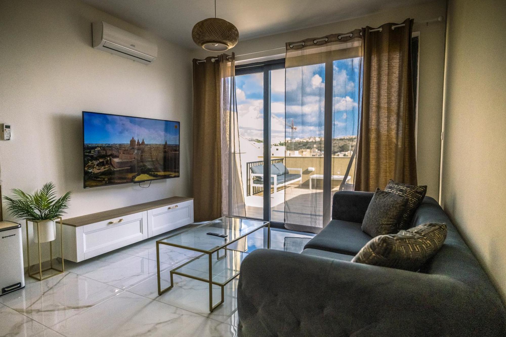 Stylish Duplex 3 Bedroom Jacuzzi, Bbq, Scenic Views